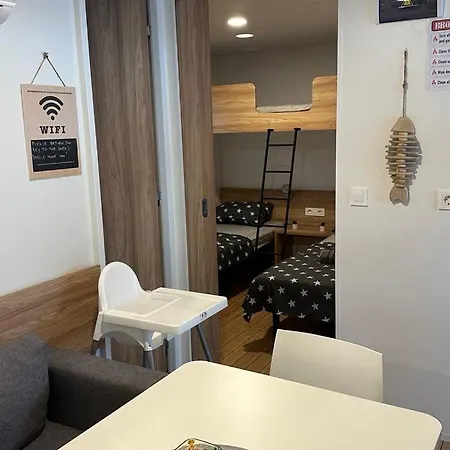 펜션 Mobile Naj 비오그라드나모루